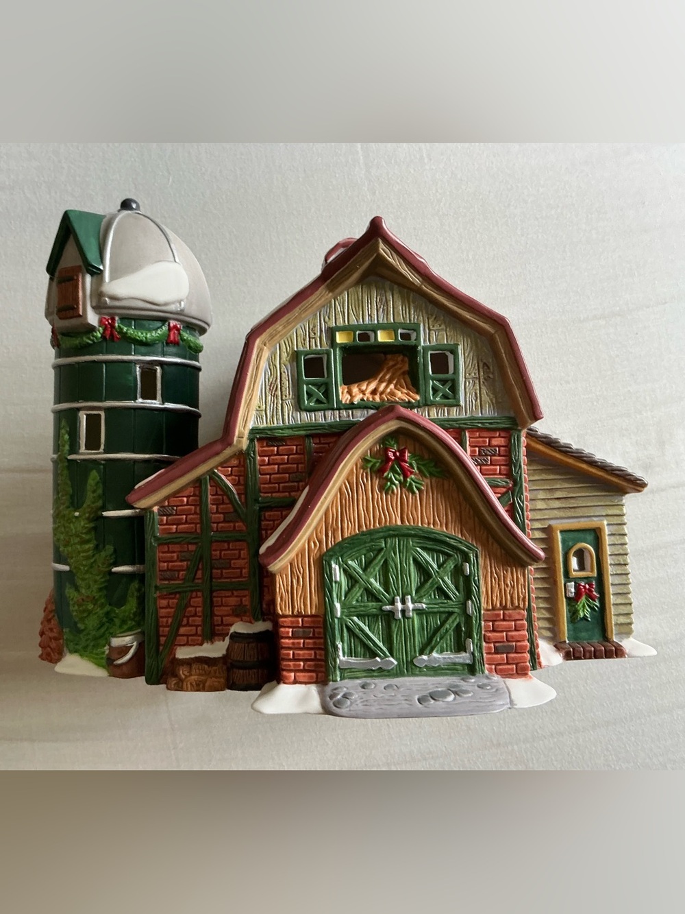 Dickens Keepsake Porcelain Lighted Barn (only one house)